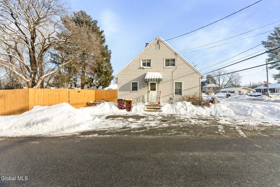 985 Hudson Avenue, photo 4