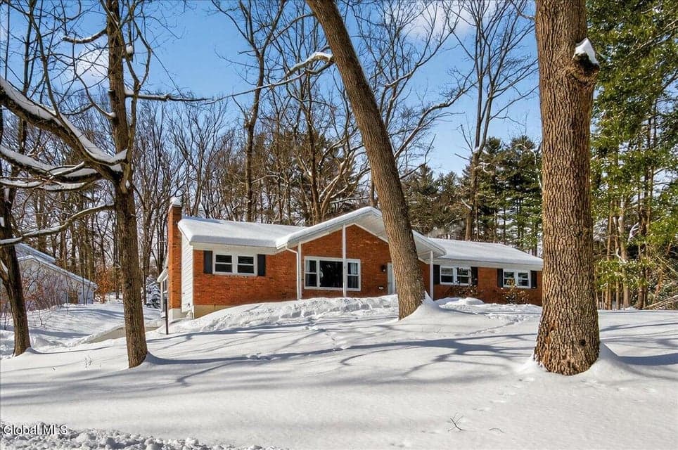 77 Blue Spruce Lane, photo 2