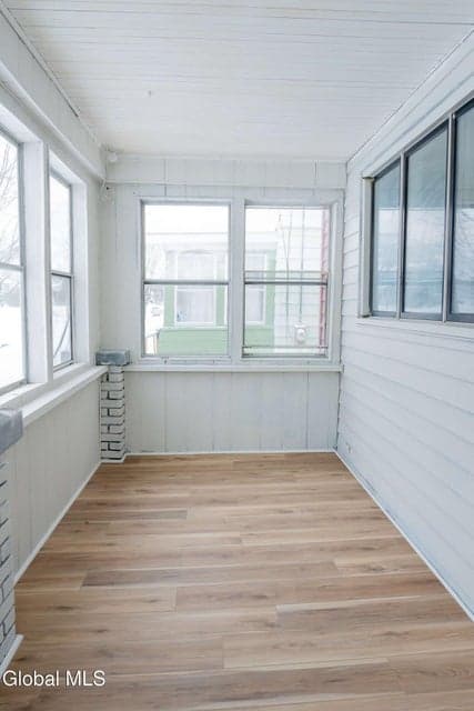 577 Ontario Street, photo 2