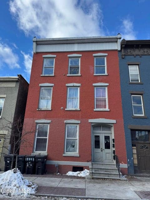 331 2nd Street, photo 1