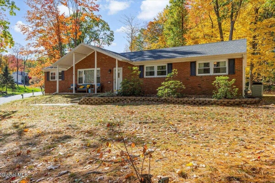 77 Blue Spruce Lane, photo 5