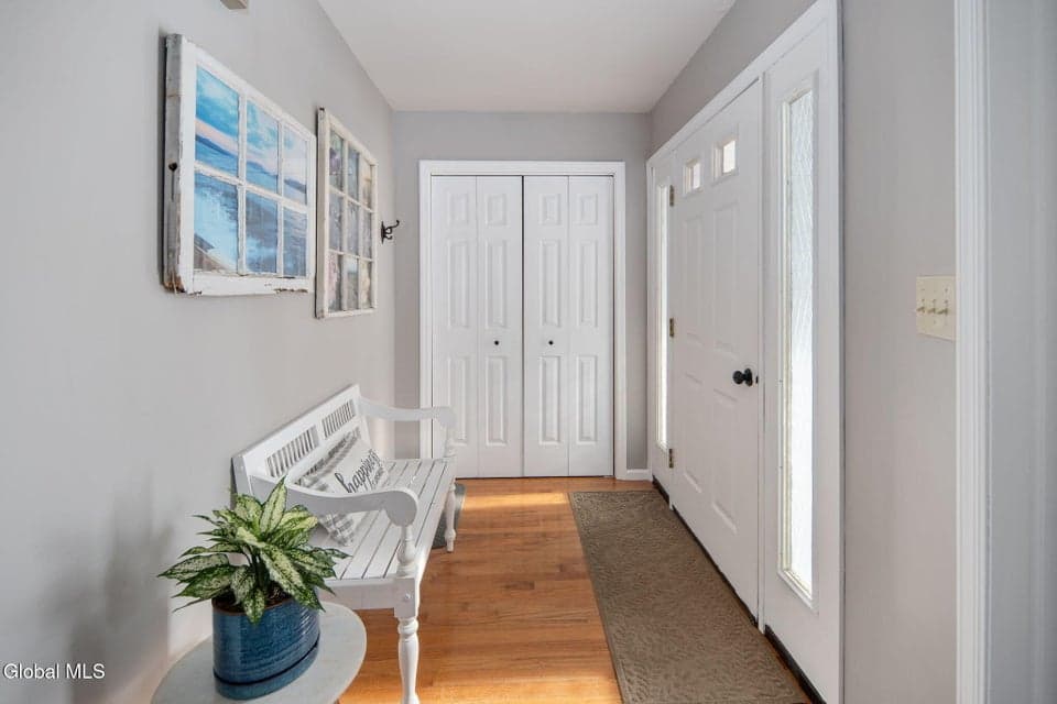 2 Robert Lane, photo 4