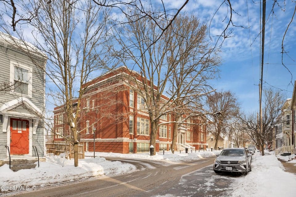 137 Front Street, photo 3