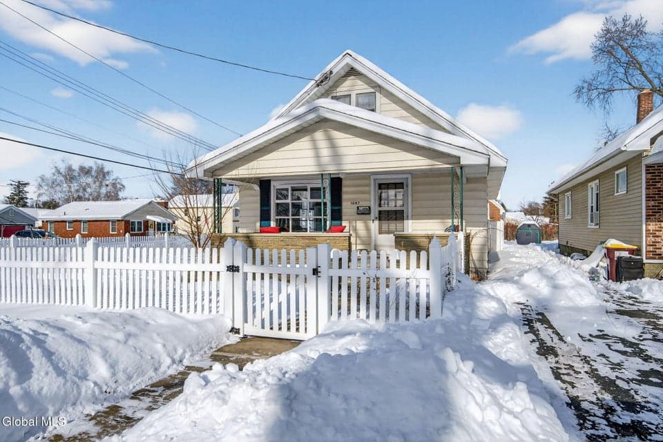 1087 Laura Street, photo 1