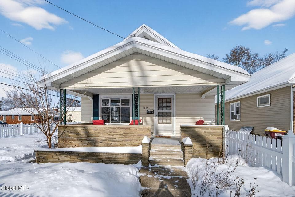 1087 Laura Street, photo 2