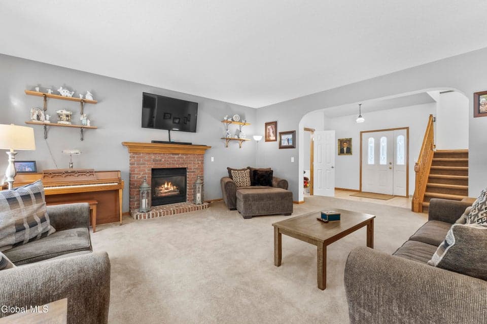 132 Hudson Pointe Boulevard, photo 3