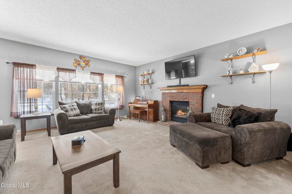 132 Hudson Pointe Boulevard, photo 4