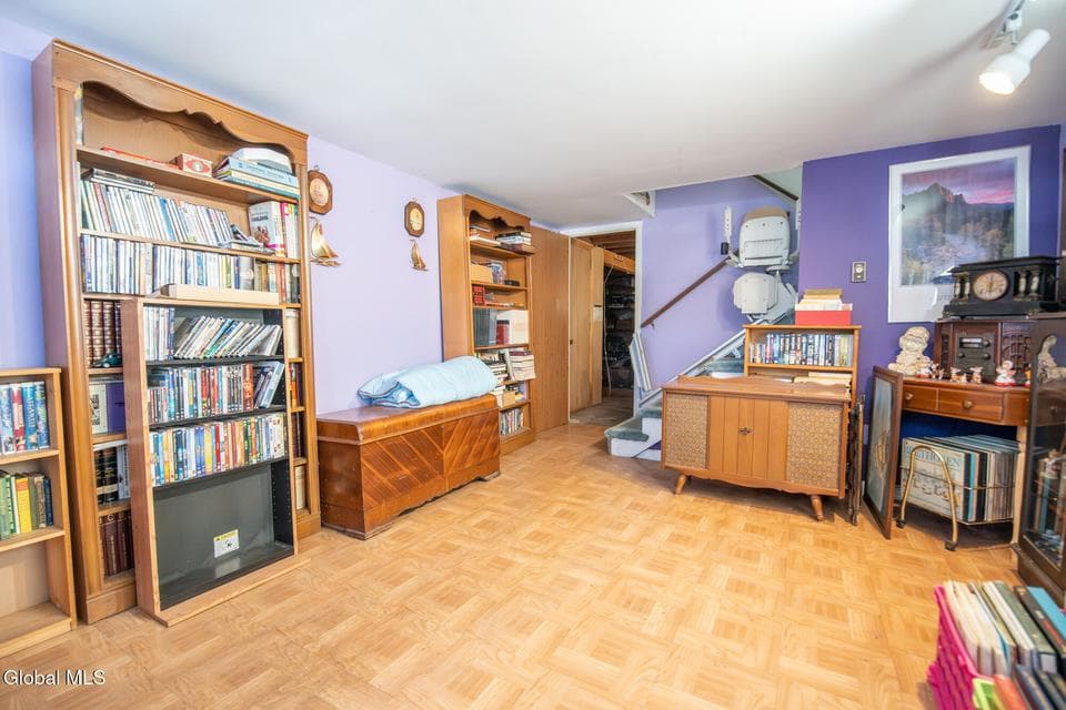 24-26 E Dillenbeck Drive, photo 4