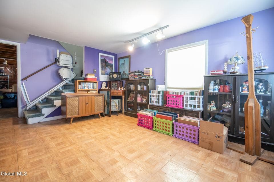 24-26 E Dillenbeck Drive, photo 3