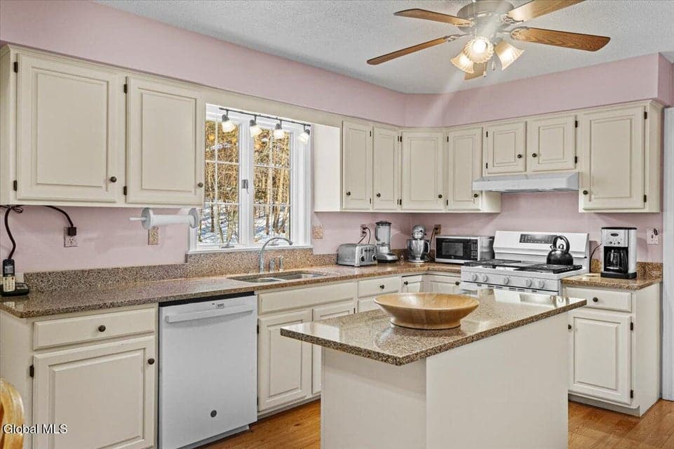 21 Fox Hollow Lane, photo 2