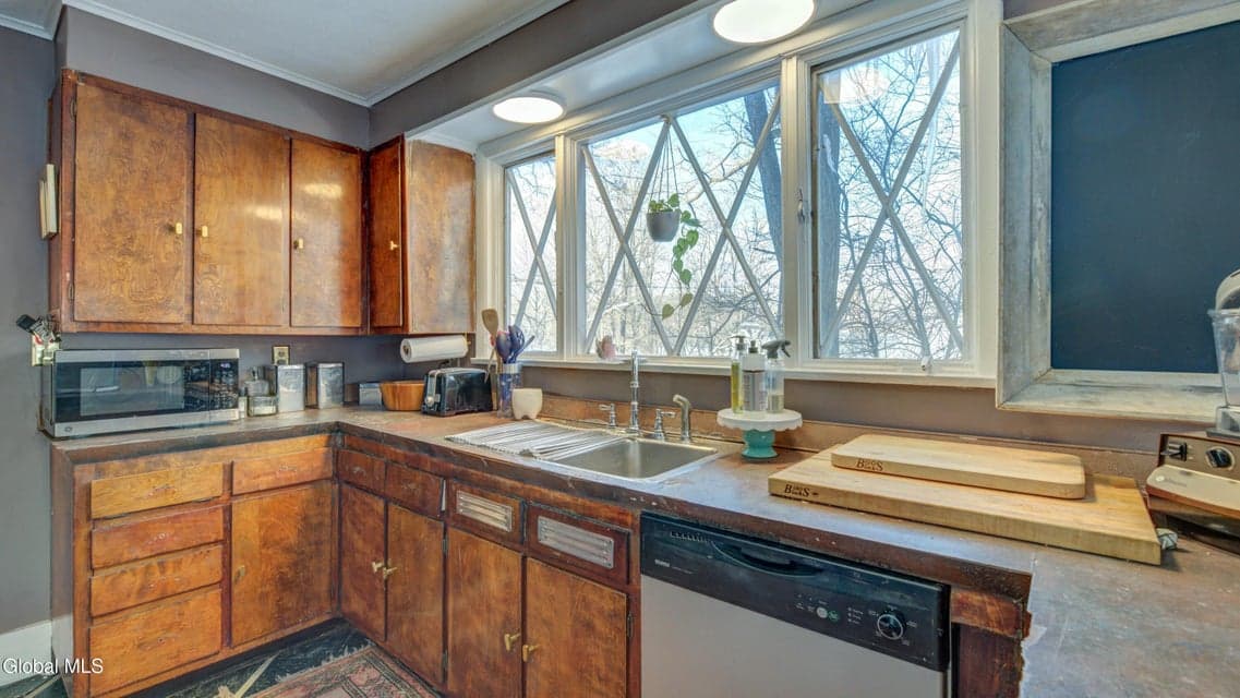 375 W Main Street, Amsterdam, NY, photo 2
