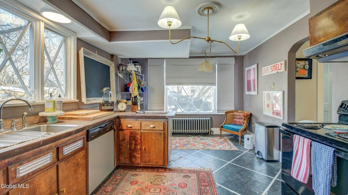 375 W Main Street, Amsterdam, NY, photo 3