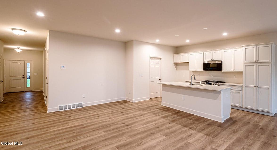 14 Seville Way, photo 3