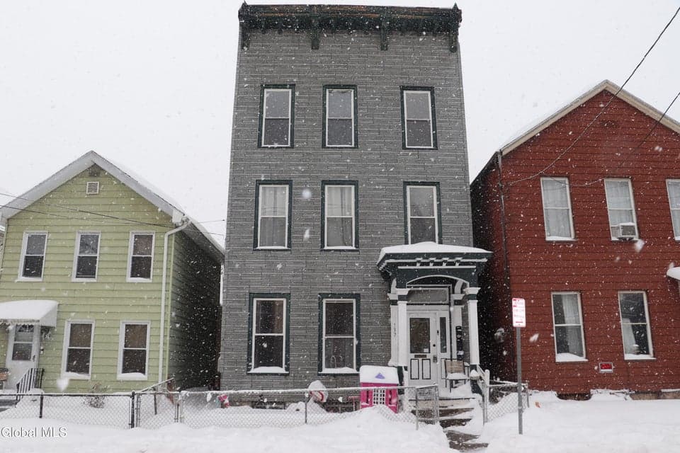 137 Main Street, photo 1