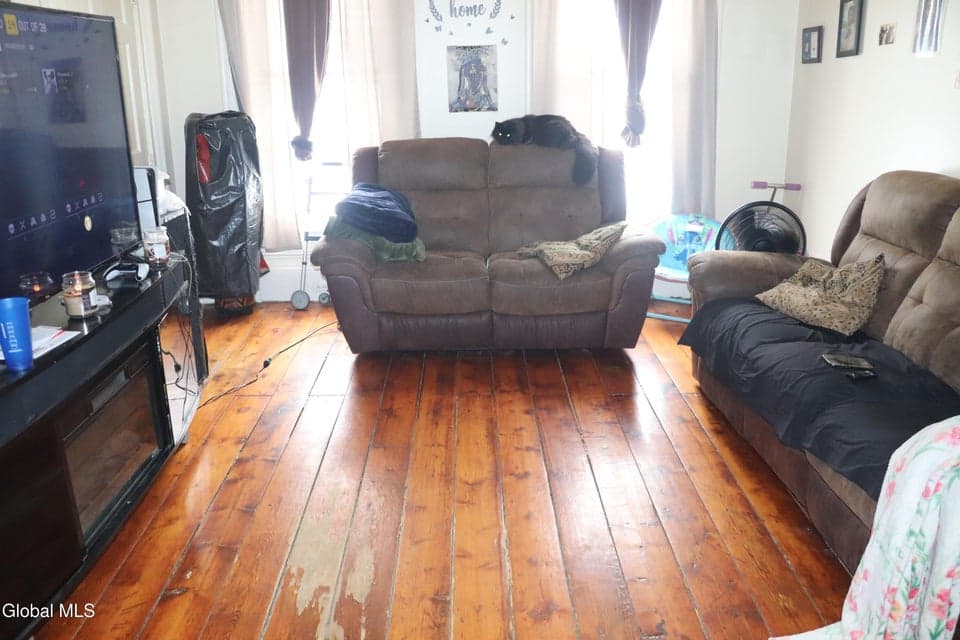137 Main Street, photo 2