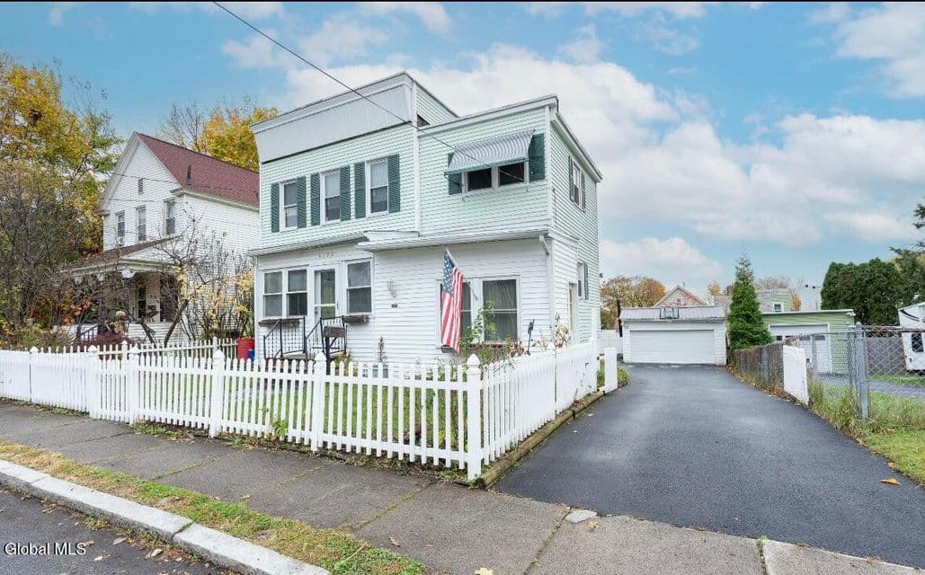 1723 5th Street, photo 2