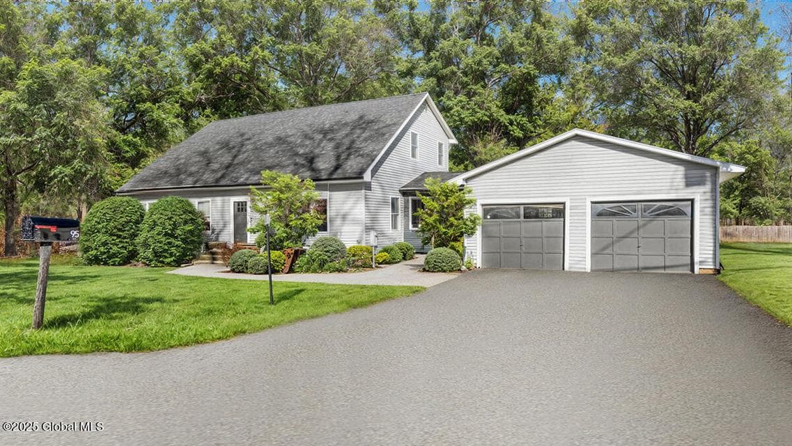 95 Meadowbrook Road, Saratoga Springs, NY, photo 1