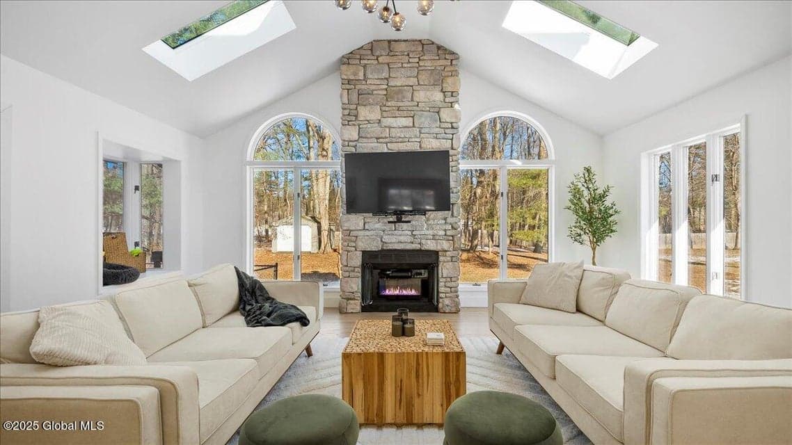 95 Meadowbrook Road, Saratoga Springs, NY, photo 3