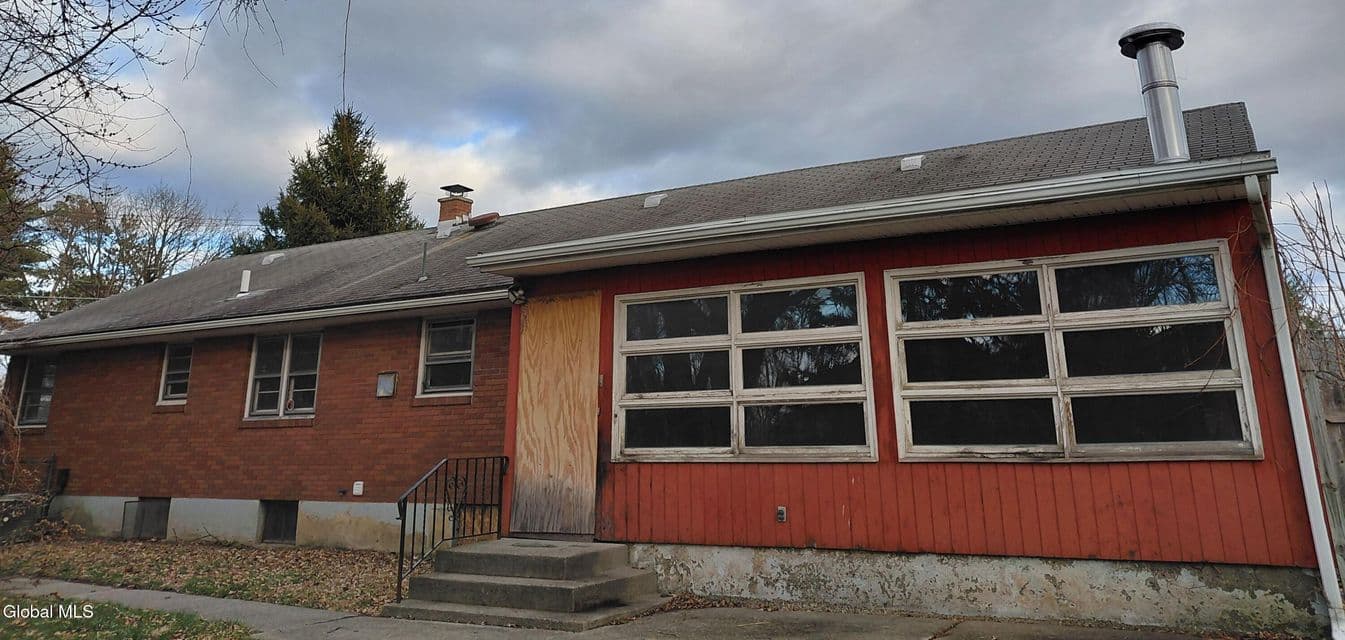 1 Crestwood Avenue, photo 2