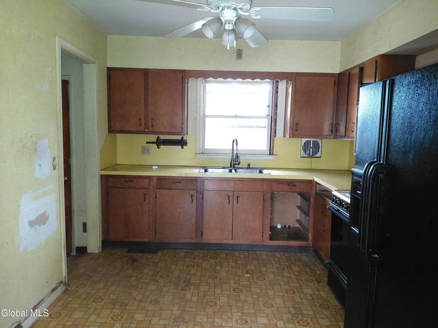 1 Crestwood Avenue, photo 3