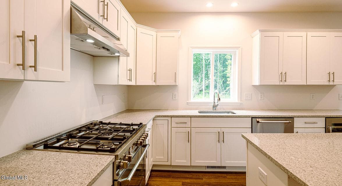 38 Heritage Way, photo 3