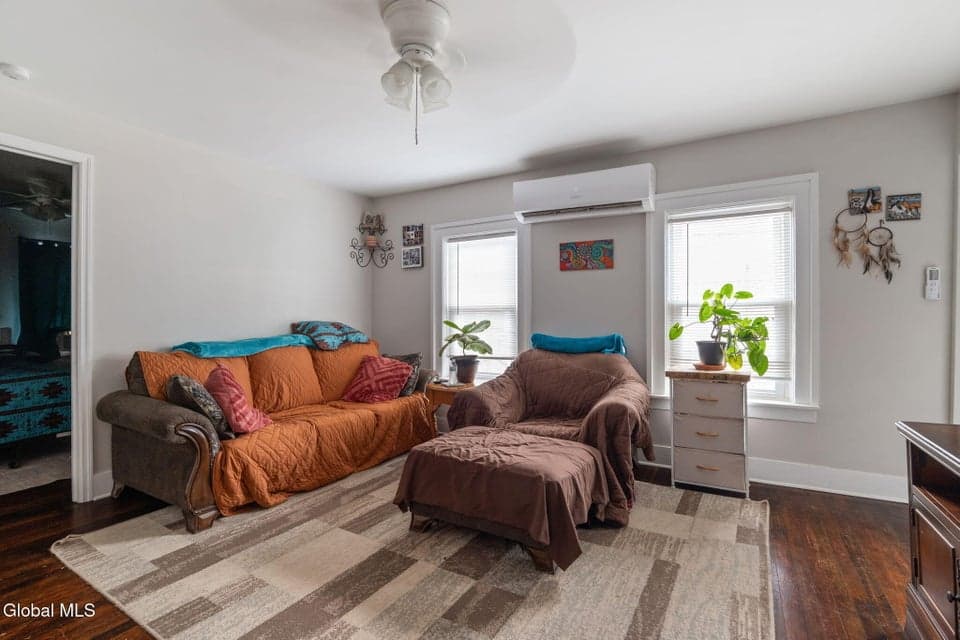 206 Front Street, photo 3