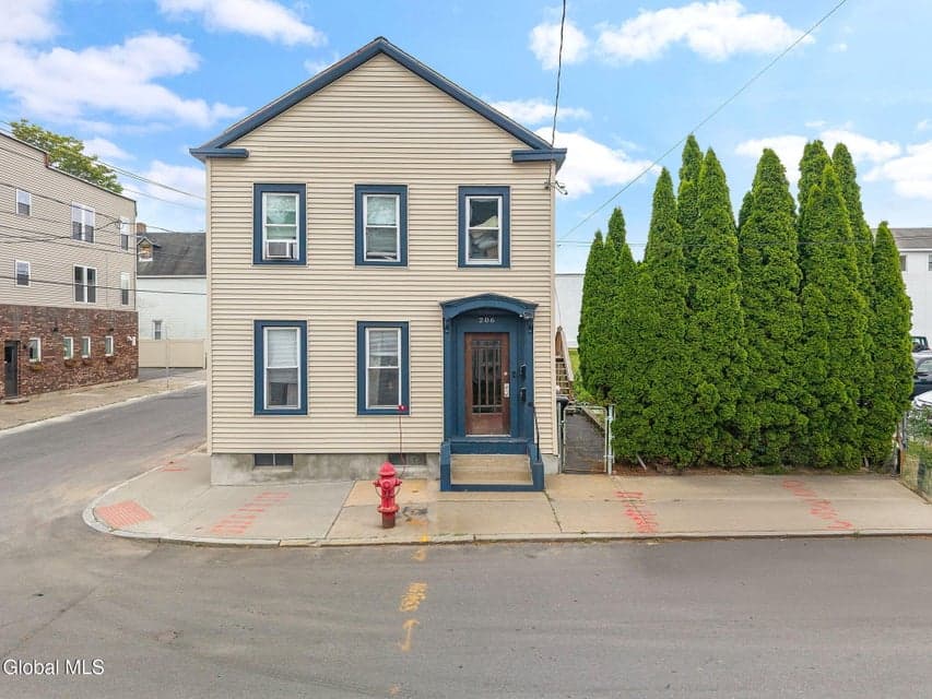 206 Front Street, photo 1