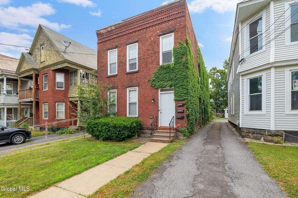 944 Park Avenue, photo 2