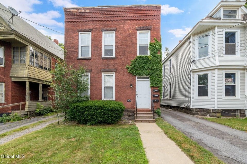 944 Park Avenue, photo 1