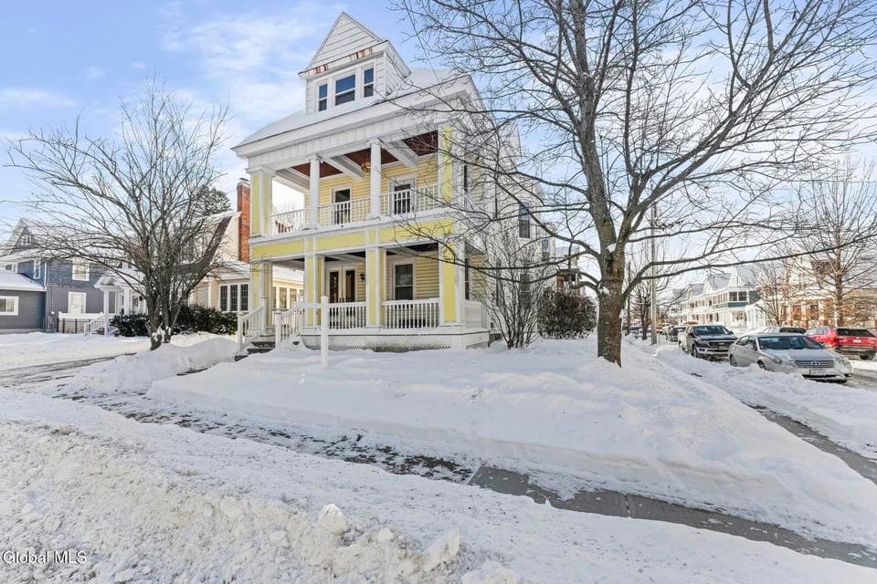 86 Pinewoods Avenue, photo 1