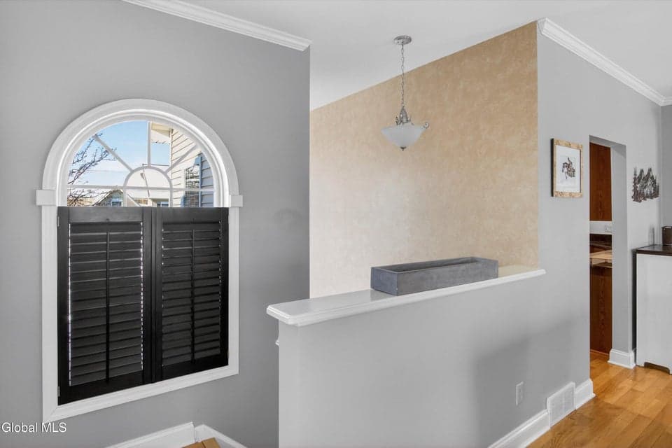 15 Beacon Street, photo 3
