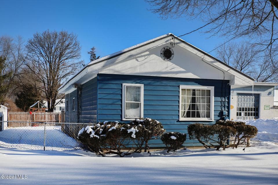 12 Pine Street, Hudson Falls, NY 12839, photo 2