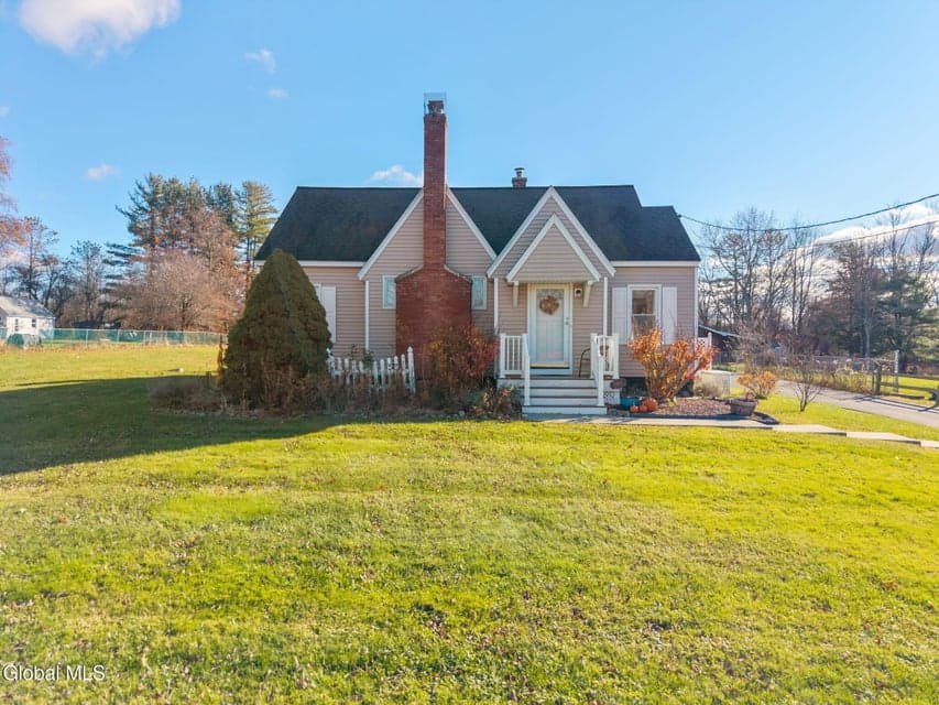 590 Sacandaga Road, photo 1