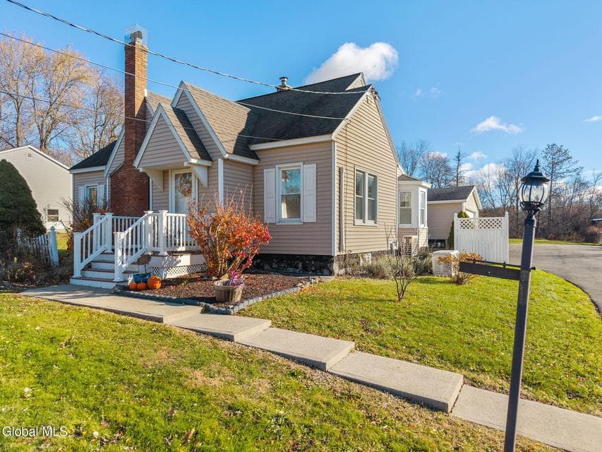 590 Sacandaga Road, photo 2