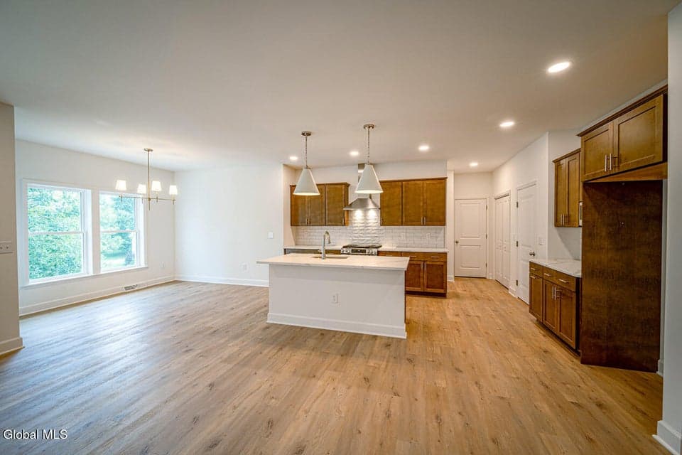 49 Heritage Way, photo 3