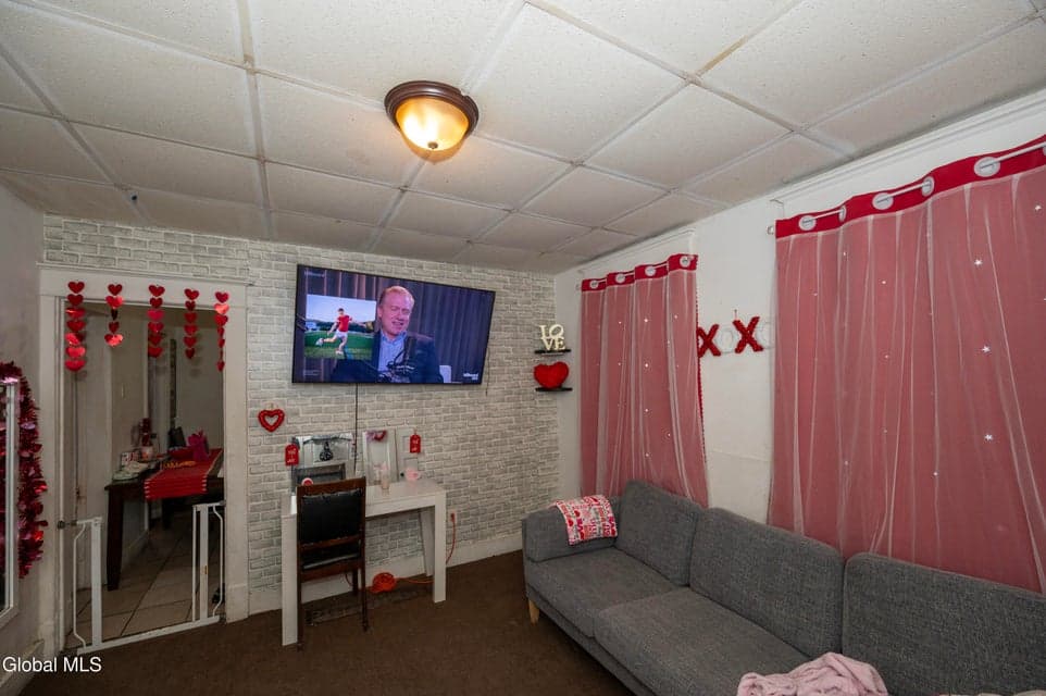 184 N Lake Avenue, photo 4
