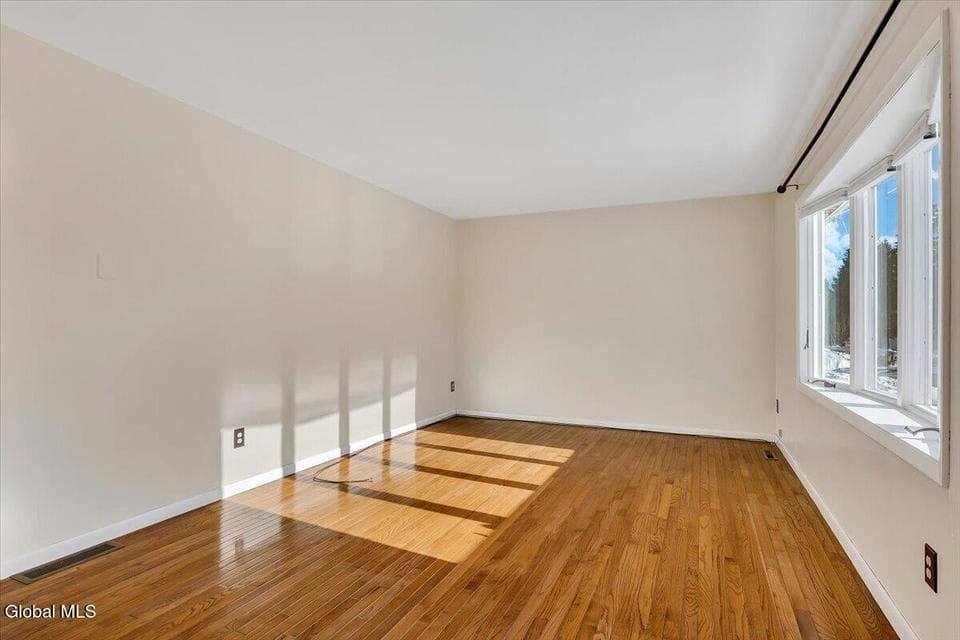 27 Lois Court, photo 3