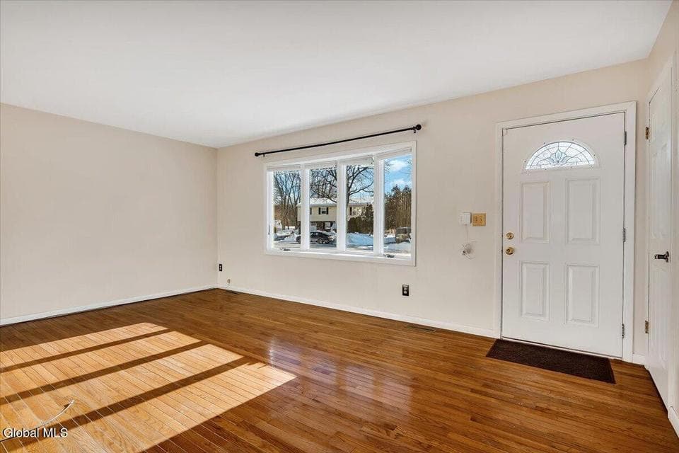 27 Lois Court, photo 4