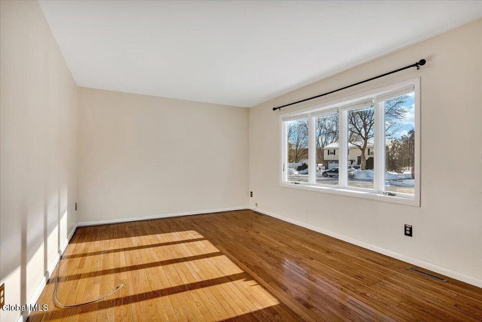 27 Lois Court, photo 5