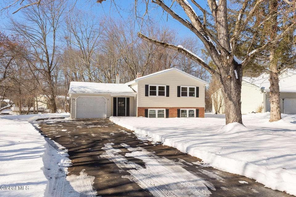 38 Greenridge Drive, photo 1