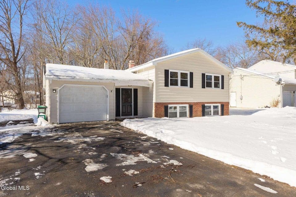 38 Greenridge Drive, photo 2