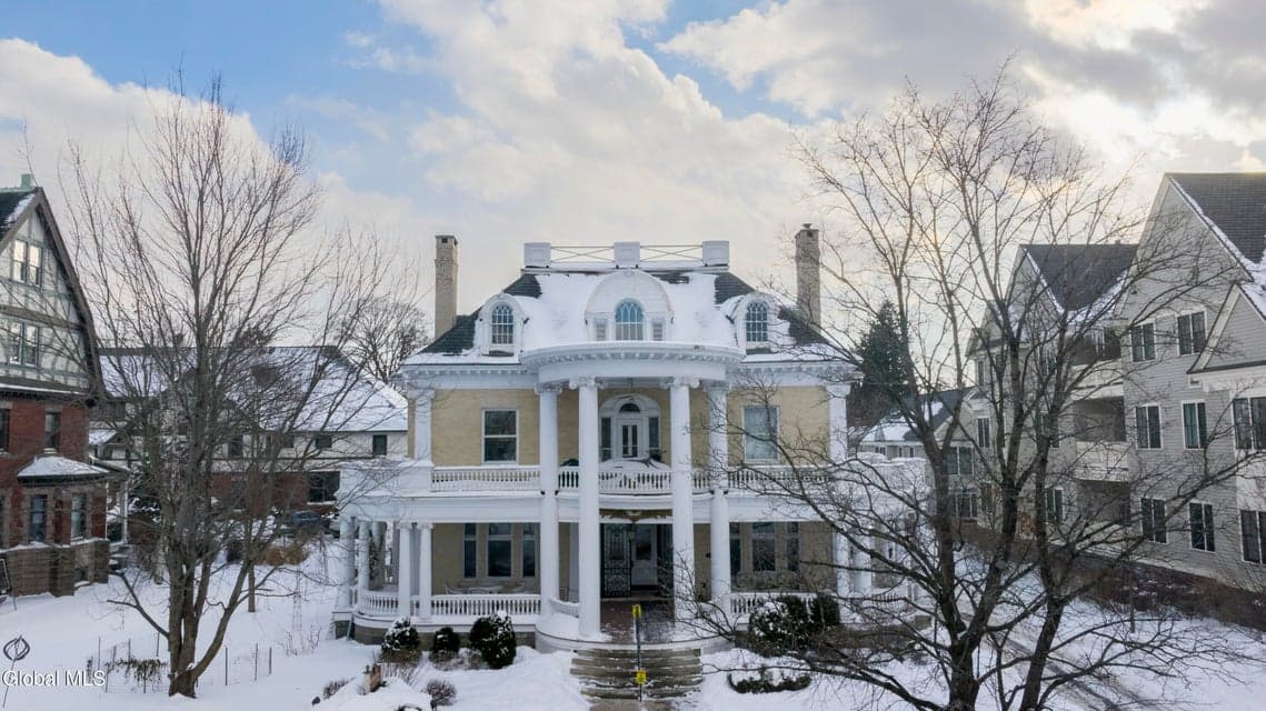 48 Union Ave, photo 1