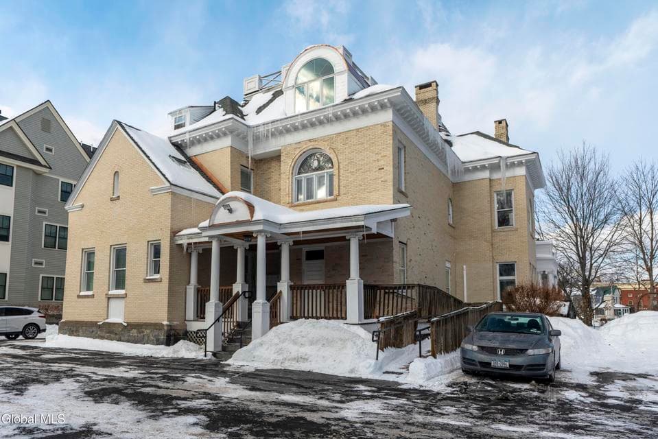 48 Union Ave, photo 4