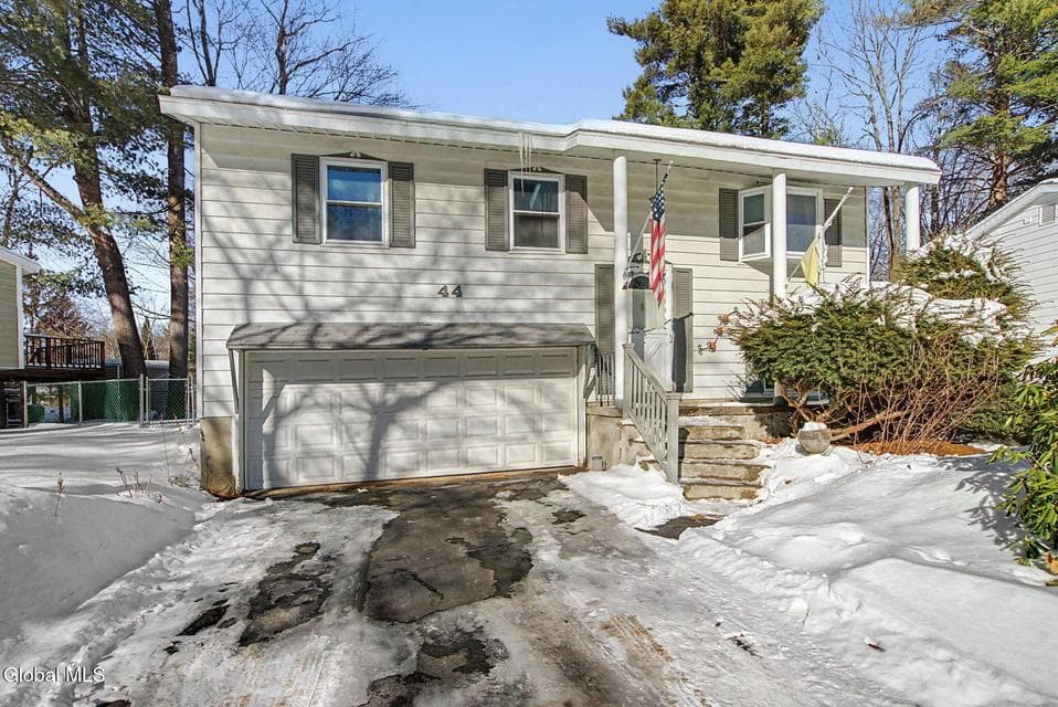 44 Curt Boulevard, photo 1