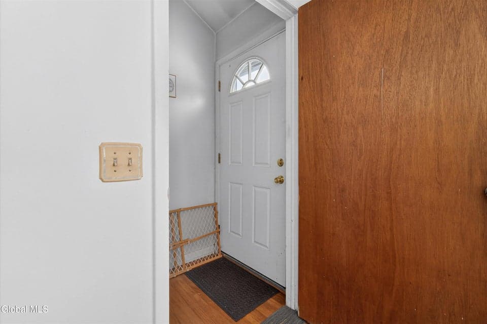 971 Kings Road, photo 3