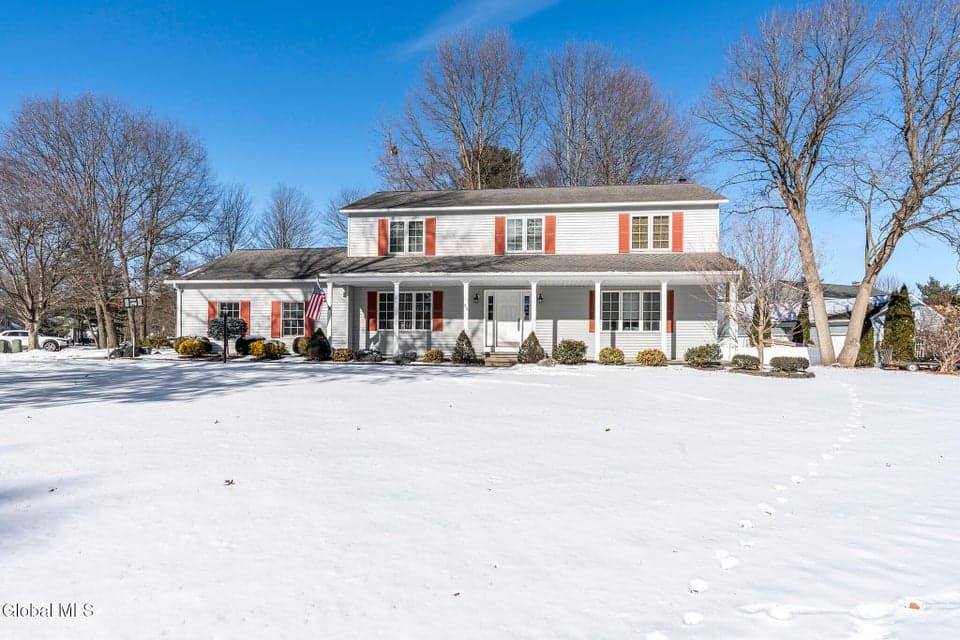 214 Benjamin Street, photo 1
