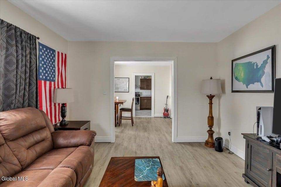 10 Leonard Avenue, photo 4