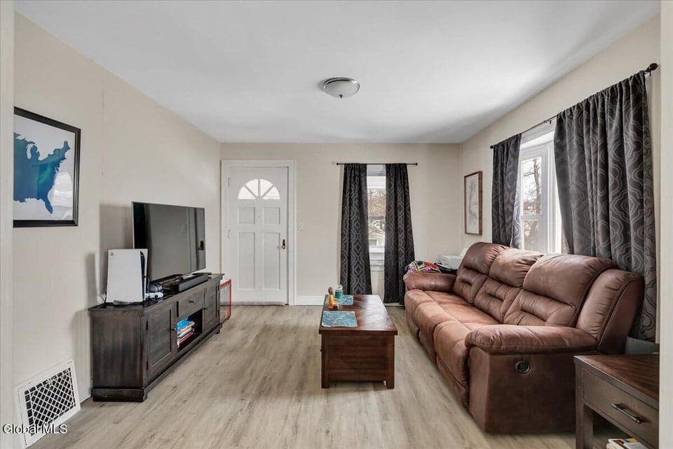 10 Leonard Avenue, photo 5