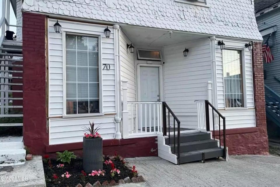 68 E Pine Street, photo 2
