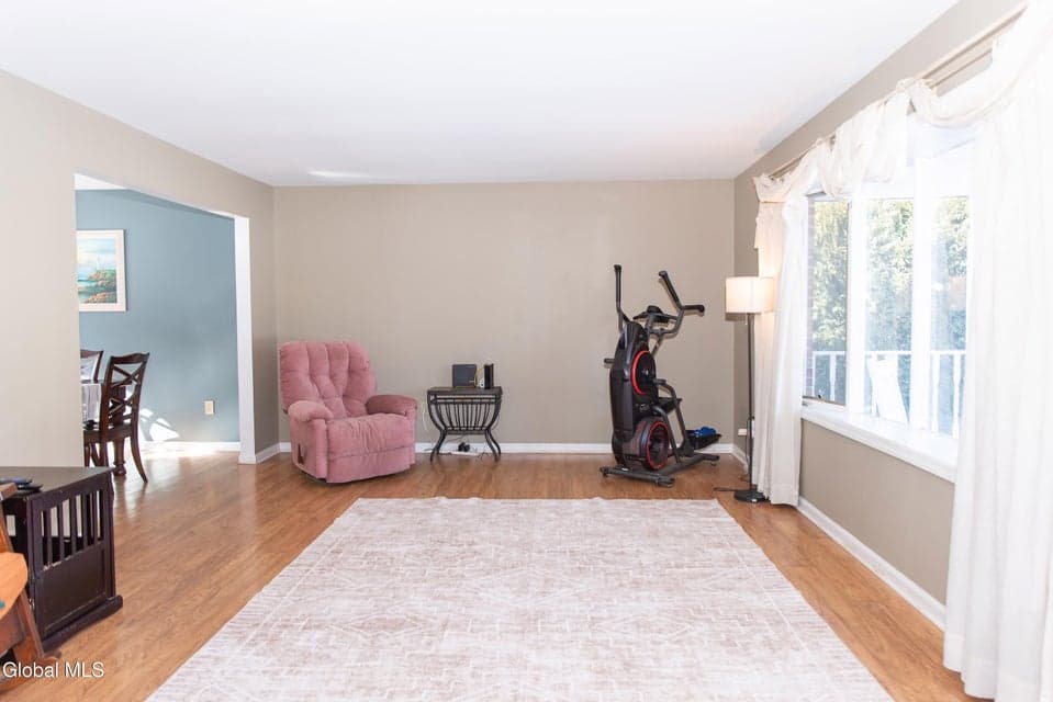 307 Debbie Drive, photo 4